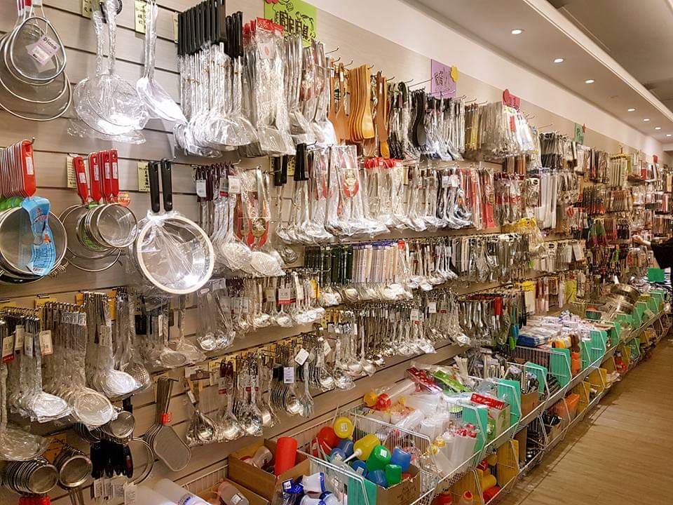 翌超高雄門市－廚房小工具與料理器具吊掛陳列牆